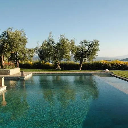 Вилла Sleeps 12 With Pool And Air Con *