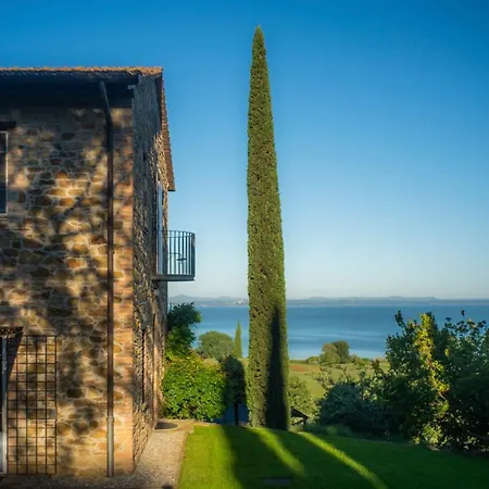 Villa Sleeps 12 With Pool&air Con Monte del Lago