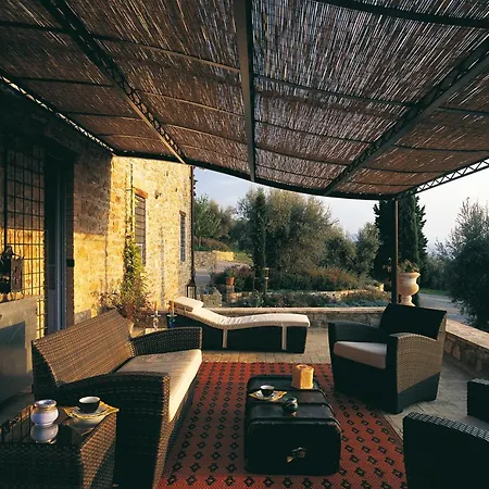 Вилла Sleeps 12 With Pool And Air Con *